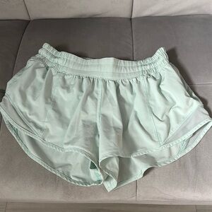 Lululemon Hotty Hot short 2.5 Size 6